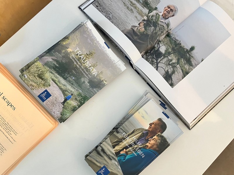 Information material for people affected by traumatic experiences and their relatives from Amcha e.V. Germany