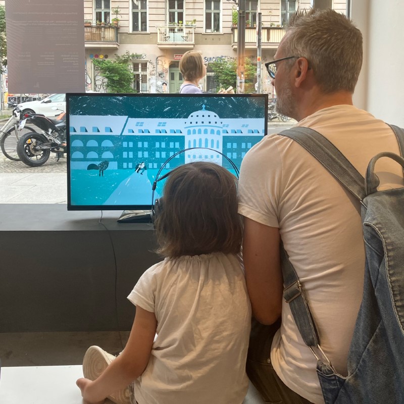 Sound installation by Jakob Weingartner with the podcasts “Erzähl doch mal” in Berlin 2023